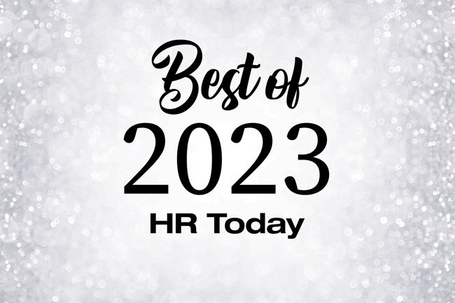 Best of 2023 in schnörkeligem Font auf silber-glitzerndem Hintergrund