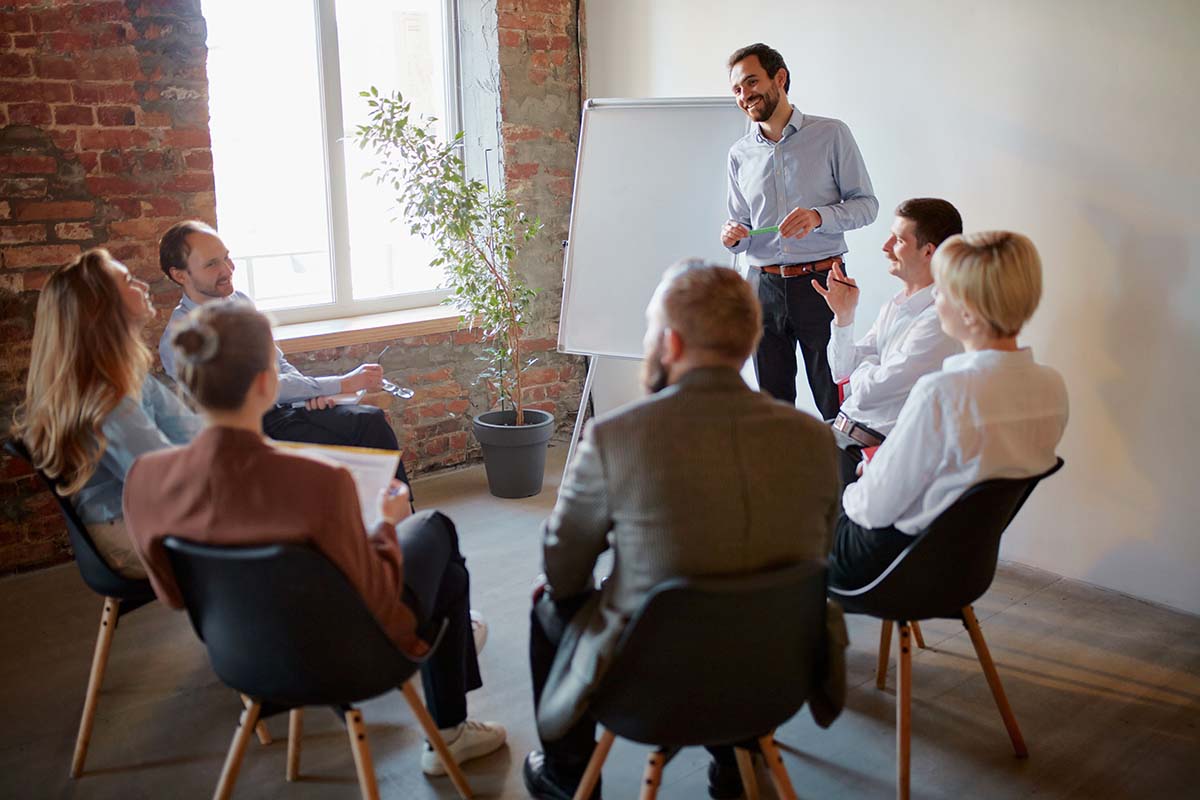 Diese Weiterbildung richtet sich an HR-Verantwortliche, Personalfachleute, HR-Leiter*innen, Geschäftsinhaber*innen, Unternehmer*innen und Führungskräfte