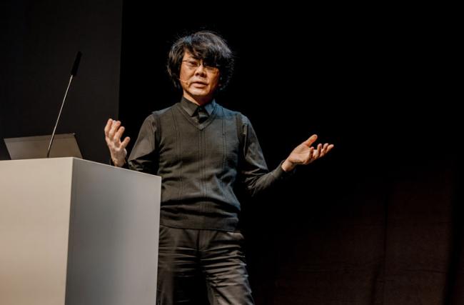 Hiroshi Ishiguro parle de robotique lors du HR FESTIVAL europe