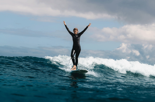 Magdalena Kagerer beim Surfing