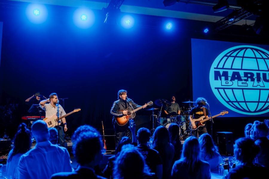  Le chanteur Marius Bear a séduit le public présent lors de la soirée de réseautage «Break the Norm».