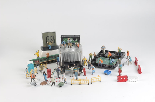 Digitalisierung_Mini-People_Ingenieure_Arbeiter_web_123rf.jpg