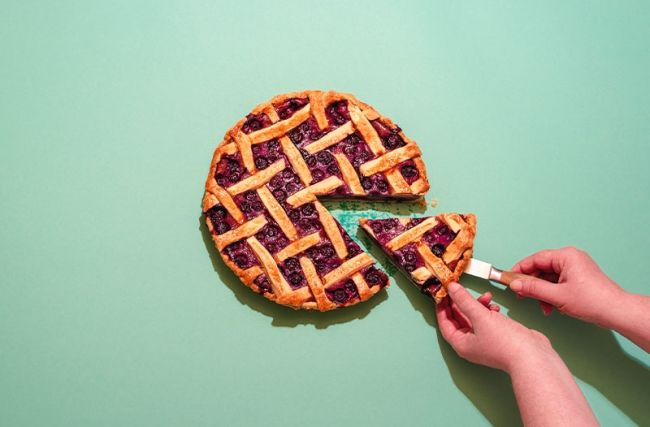 Kuchen-Stück-rausnehmen.jpg