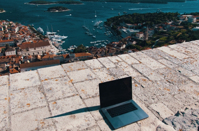retention_personnel_nomadic-julien-unsplash.jpg