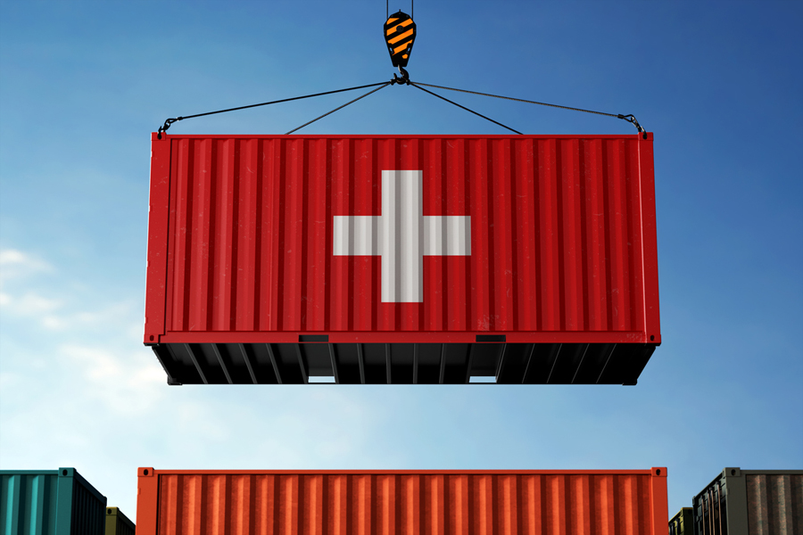 Un container de marchandises avec un drapeau suisse