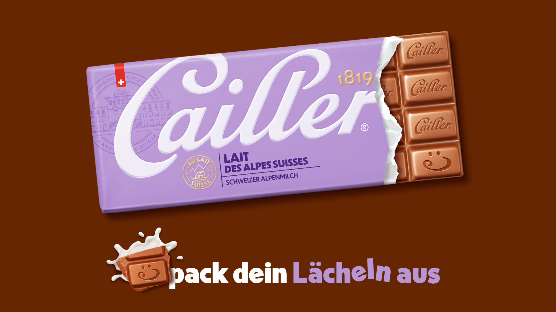 Werbegrafik für Cailler Milchschokolade auf braunem Hintergrund. Eine in hellviolettes Papier gewickelte Tafel ist auf der rechten Seite aufgerissen und zeigt die Schokoladenstücke, von denen eines ein lächelndes Gesicht eingeprägt hat. Darunter fällt ein weiteres Schokoladenstück mit Gesicht in einen weißen Milchtropfen, daneben steht der Slogan "pack dein Lächeln aus".