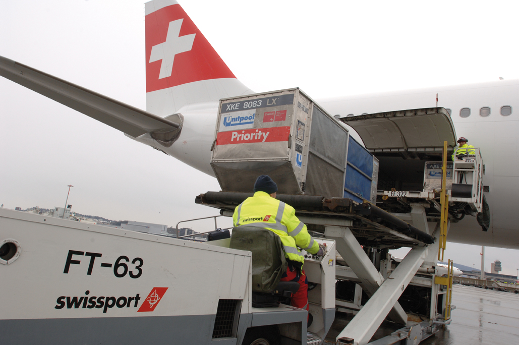 aircraft-unloading-and-loading-1_rgb.jpg