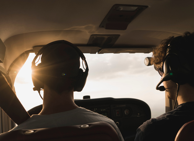 debriefing_nicolas-jossi-ERUiIwjIf3Q-unsplash.jpg