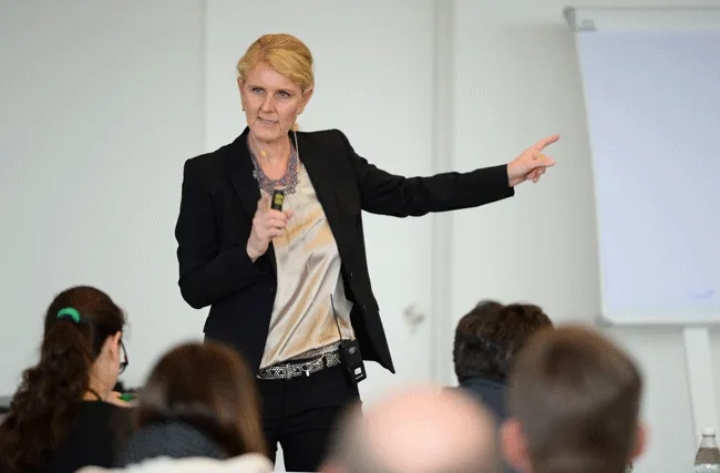 Heike Bruch ist Professorin für Betriebswirtschaftslehre mit besonderer Berücksichtigung von Leadership und seit 2013 geschäftsführende Direktorin am Institut für Führung und Personalmanagement der Universität St. Gallen