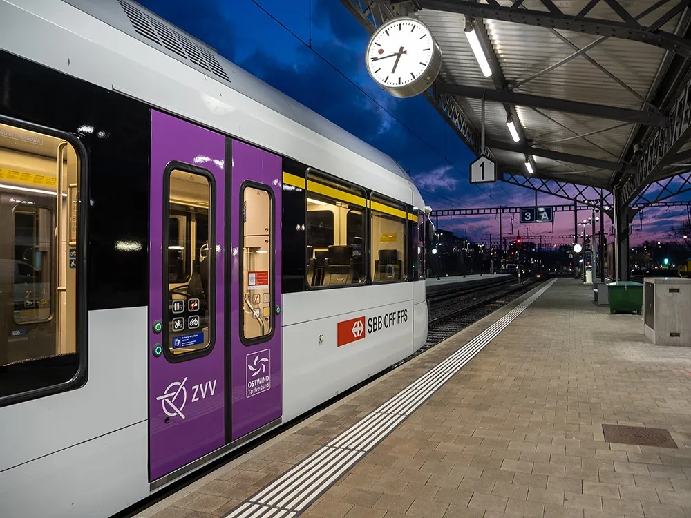 Abendliche S5 (RABe 526 / Stadler GTW) im Bahnhof Rorschach.