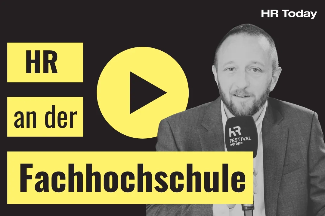 Video-Vorschaubild von HR Today: Mann mit Bart und Anzug hält ein Mikrofon mit HR-FESTIVAL-europe-Logo, schwarzweiss vor dunklem Hintergrund. Links in gelben Balken der Titel «HR an der Fachhochschule», in der Mitte ein gelber Play-Button.