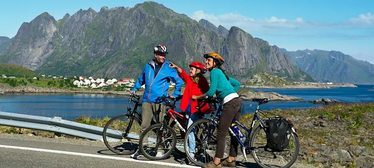 Bicycling-at-Hamnoya-in-the-Lofoten-islands-740.JPG