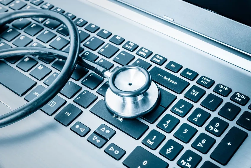 Gesundheitsbranche_Stetoskop_Computer_132rf.jpg