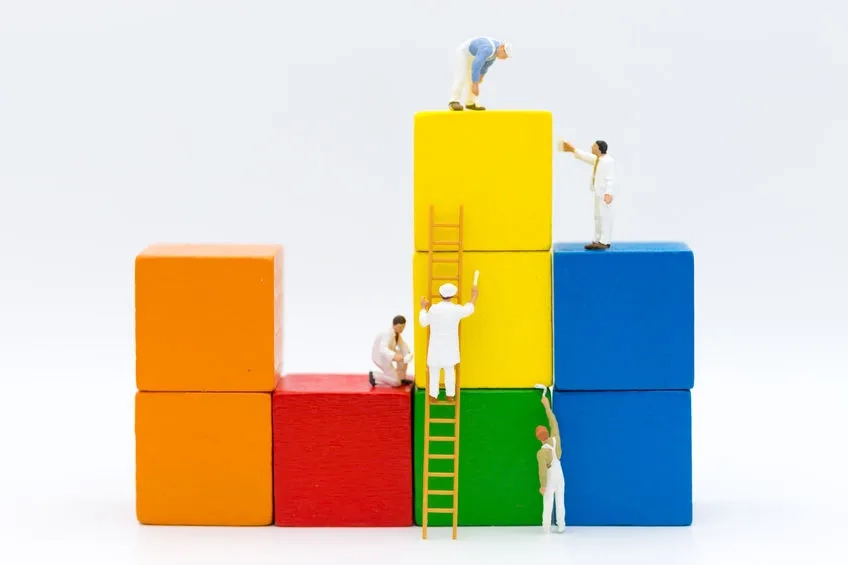 Minipeople_Baukloetze_malen_streichen_5Farben_123RF.jpg