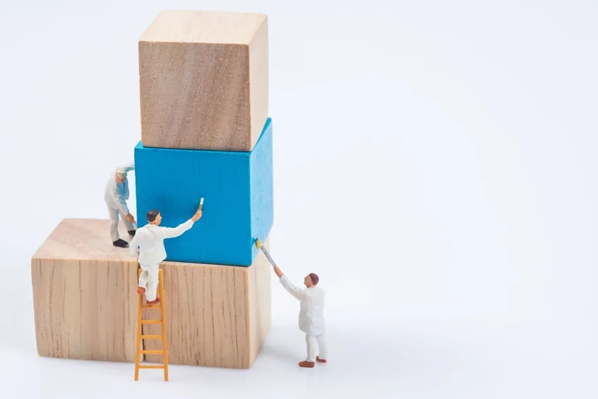 Minipeople_Baukloetze_streichen_malen_1Farbe_blau_123RF.jpg