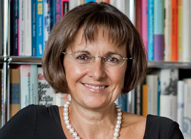 Ursula-Renold-breit.jpg