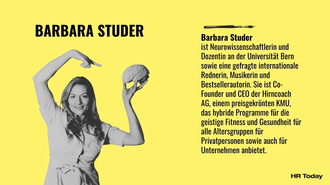 Porträtbild von Barbara Studer in Schwarz-Weiss vor gelbem Hintergrund. Sie hält ein Modell eines menschlichen Gehirns in der Hand und zeigt mit der anderen darauf. Links steht ihr Name gross in schwarzer Schrift, rechts daneben befindet sich ein Textfeld mit Informationen über ihre beruflichen Tätigkeiten als Neurowissenschaftlerin, Dozentin, Rednerin, Musikerin, Autorin und CEO eines Unternehmens. Unten rechts ist das Logo von HR Today.