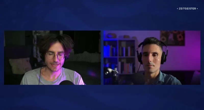 Ein Streaming-Screen mit zwei Cams, rechts der Autor mit kurzen Haaren und Mittelscheitel, der vorliest, rechts Marko Kovic, streng dreinblickend. Die Farben sind lila und blau. Oben rechts das Logo vom Zeitgeister.