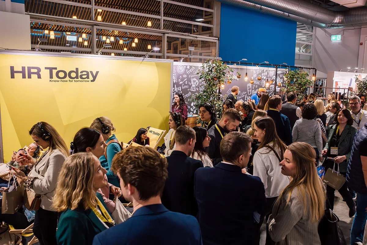 Das Bild zeigt regen Andrang am Stand von HR Today.